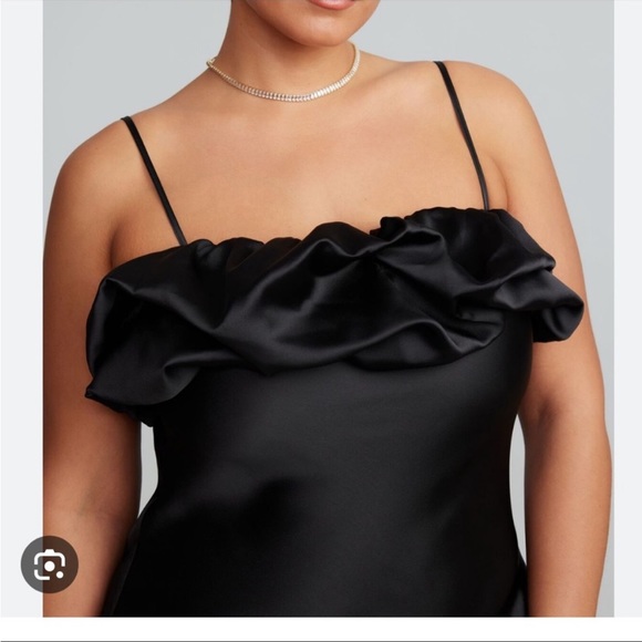 Dynamite x Nitsan Elizabeth Ruffle Off the Shoulder Maxi Dress - Picture 3 of 8